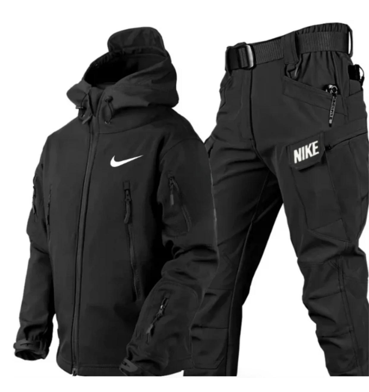 Nike™ | Set aus wasserfester Jacke + Hose